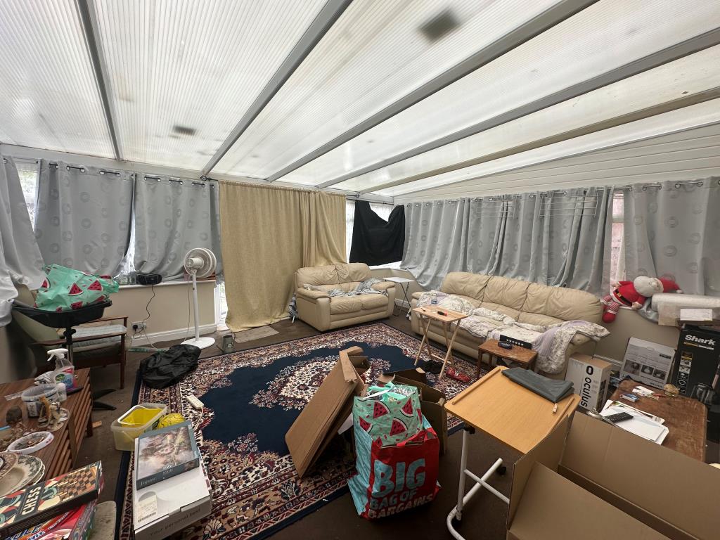 Lot: 144 - THREE-BEDROOM HOUSE FOR IMPROVEMENT - Conservatory